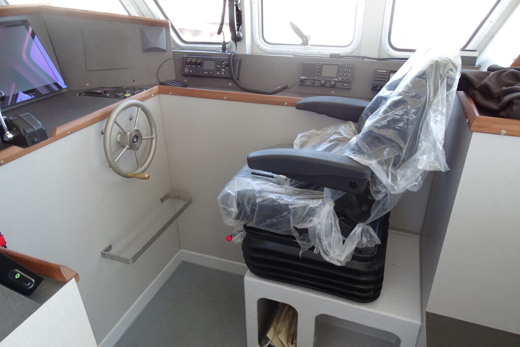 Helm station with a new seat and steering wheel – marine joinery by Plasti Pêche